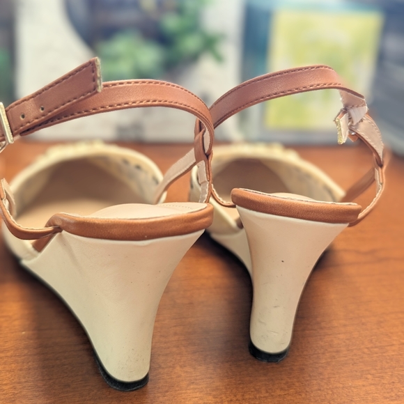 Comfy Wedge Strap Shoes - Picture 4 of 6